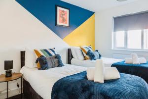 Comfy 3 Bed House by Manchester Airport, Perfect for Groups & Families