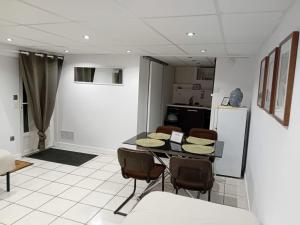 Sous-sol aménagé tout équipé avec jardin & parking