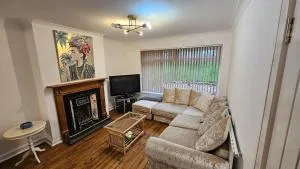 3 bedroom house with garden & free parking - Rumney