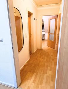 Moderne Wohnung mit Arbeitsplatz, Netflix, Nespresso & privatem Stellplatz