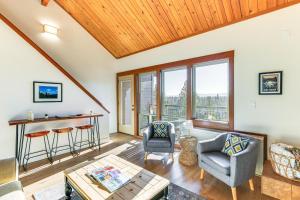 Hike, Ski and Golf Bend Condo at Seventh Mtn Resort