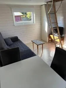 ATTEFALLSHUS on HÖNÖ, 4 beds - Skarvik