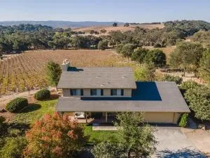 The Hive Vista at Castoro Cellars - 坦普尔顿