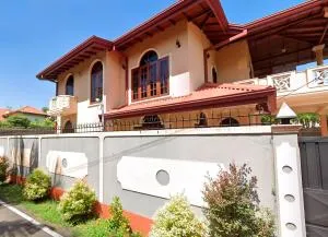 Mesha Villa - Walauttu