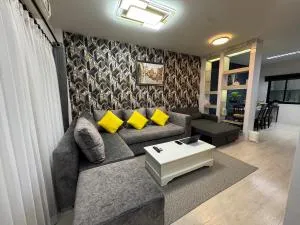 LocaLuxe I 4min Floating Market, Free Parking, Wifi - Ban Klong He