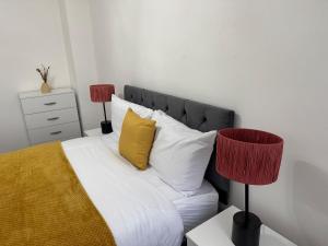 4 Beds House for Families & Contractors with Free Parking