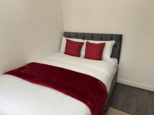 4 Beds House for Families & Contractors with Free Parking