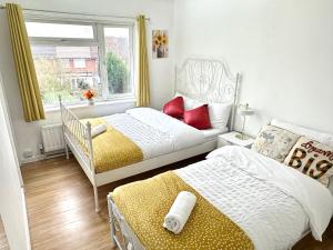 4 ensuite Bedroom Entire House Sleeps 10 Driveway Parking near Coventry Univesity and City Center