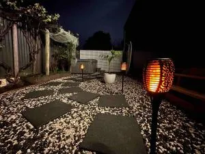 Papamoa Beach Getaway, Cosy Tiny Home with Spa - 帕帕莫阿