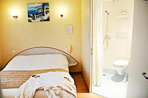 Hotels Hotel De Rosny : Chambre Double