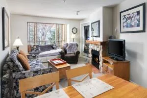 Town Plaza Suites by Golden Dreams - Уистлер