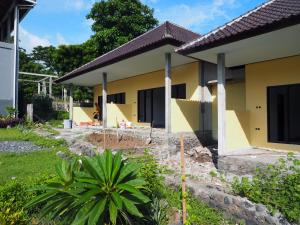 Phòng Deluxe Giường Đôi/2 Giường Đơn Nhìn Ra Hồ Bơi (Deluxe Double or Twin Room with Pool View)