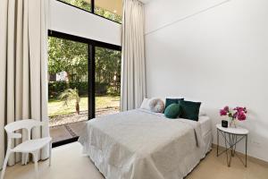 New Luxury Villa in Tamarindo 10 min walk to the beach!