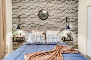 Modern 2BR2BA King Bed Pool, Gym #7