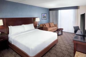 King Studio Suite - Non-Smoking room in DoubleTree by Hilton Cleveland South