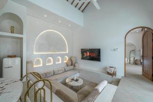 Halle - Tropical Elegance 2BR Villa - Steps from the Beach