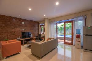Family Only Villa with Private Pool & Hill View- De Reiz Dago Syariah 3BR