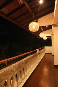 Crystal Wave Holiday Resort Polhena