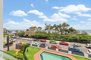 Beach Front Bliss - Luxurious 3 Bedroom Beachfront Apartment in Maroochydore