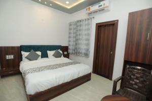 Rajmoti hotel & Restro