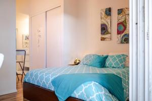 Studio Apartment with Pool in the Heart of MissionValley