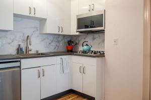 Studio Apartment with Pool in the Heart of MissionValley