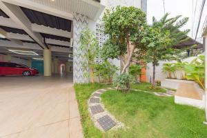 Sans Hotel Sky Home Syariah Tegal