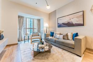Renovated Unit with Skyscraper Views, Close to JBR Beach, Elite Residence, Dubai Marina by Deluxe Holiday Homes - 4-star hotels in Dubai
