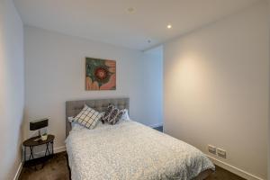 Skyline Haven, Luxe 2BR with Pool & Gym in Fortitude Valley