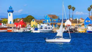 Location Walk to the beach Chic Condo!