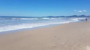 Casa de praia BEACH FAMILY a 100 metros da praia e a 10 KM do Beto Carrero - 纳韦甘蒂斯