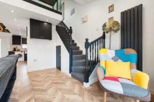 Chic Urban Haven with Double Bed House
