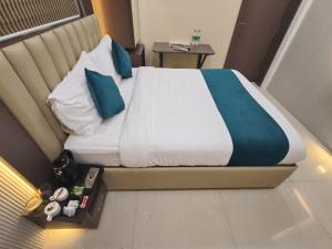 Hotel Triton Sion - Near US Embassy - Hotel Near BKC