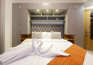 Lux 1BR Apt with BurjKhalifa Views in DowntownDubai