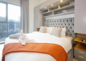 Lux 1BR Apt with BurjKhalifa Views in DowntownDubai