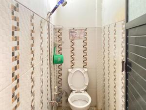 RedDoorz near Exit Tol Paiton