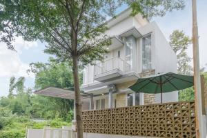Calma Edelweiss Villa Lawang Malang - 3hvězdičkové hotely ve městě Malang