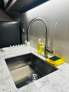 7FF Cozy 1BR Park McKinley West near BGC & Venice Mall