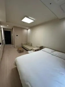 The Hide City - Wŏllang-dong