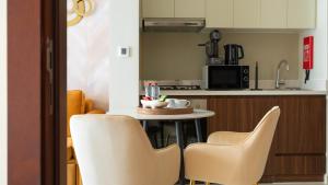 Keyrock Living - Luxury 1BR with Lake View at Reva