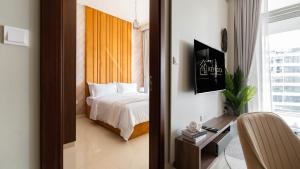 Keyrock Living - Luxury 1BR with Lake View at Reva