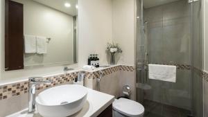 Keyrock Living - Luxury 1BR with Lake View at Reva