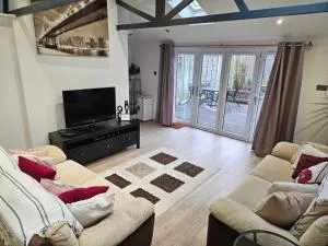 Homely 4-BR house with Free Parking and WIFI - 埃文茅斯