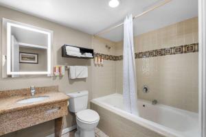 King Studio Suite - Non-Smoking room in Howard Johnson by Wyndham Santa Cruz Beach Boardwalk