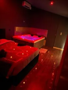 Love room villa rhôna avec jacuzzi - Montfaucon