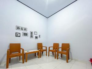 RedDoorz Syariah at Home Ampana Guest House Ampana Kota