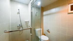 1BR Queen Bed at Marina Ancol Apartment near Dufan By Travelio