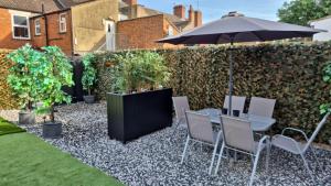 Rugby Coach House, Central location, 5 star rating
