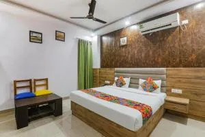 Hotel Crystal - Gomti Nagar