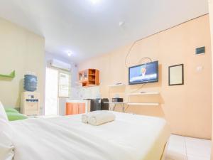 Great Deal Studio at Gateway Ahmad Yani Cicadas Apartment By Travelio